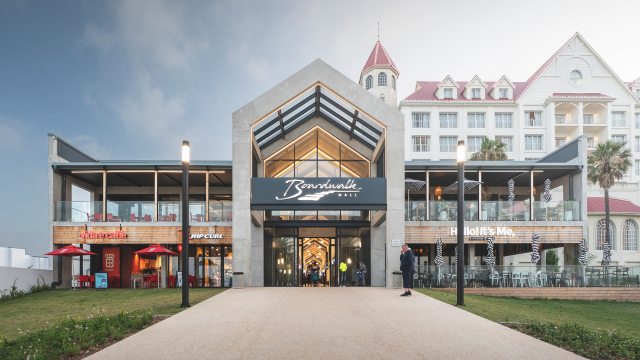 Boardwalk Mall 001